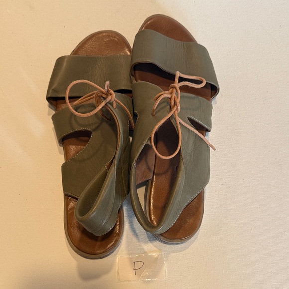 Bueno Olive Green Leather Lace-Up Sandals with Brown Footbed - Picture 3 of 4